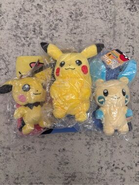 NWT Pokémon Throw Blanket with Plushies, Charmander, Bulbasaur & Squirtle